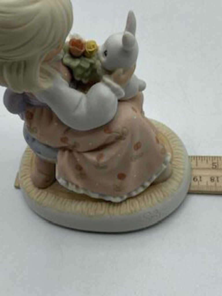 Precious Moments Figurine - Living Each Day with Love /ro