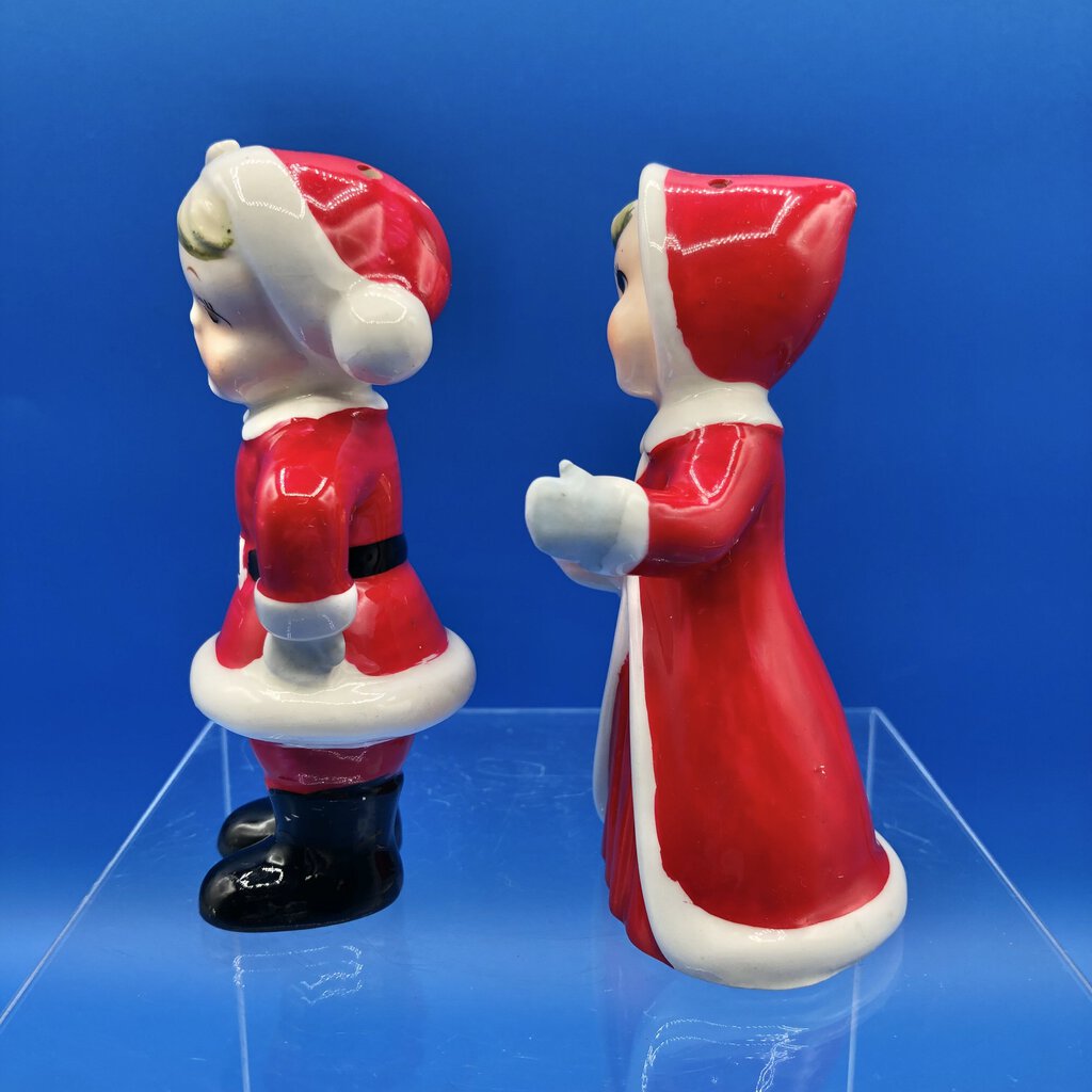 Vintage Napco Christmas Boy & Girl S&P Shakers /b