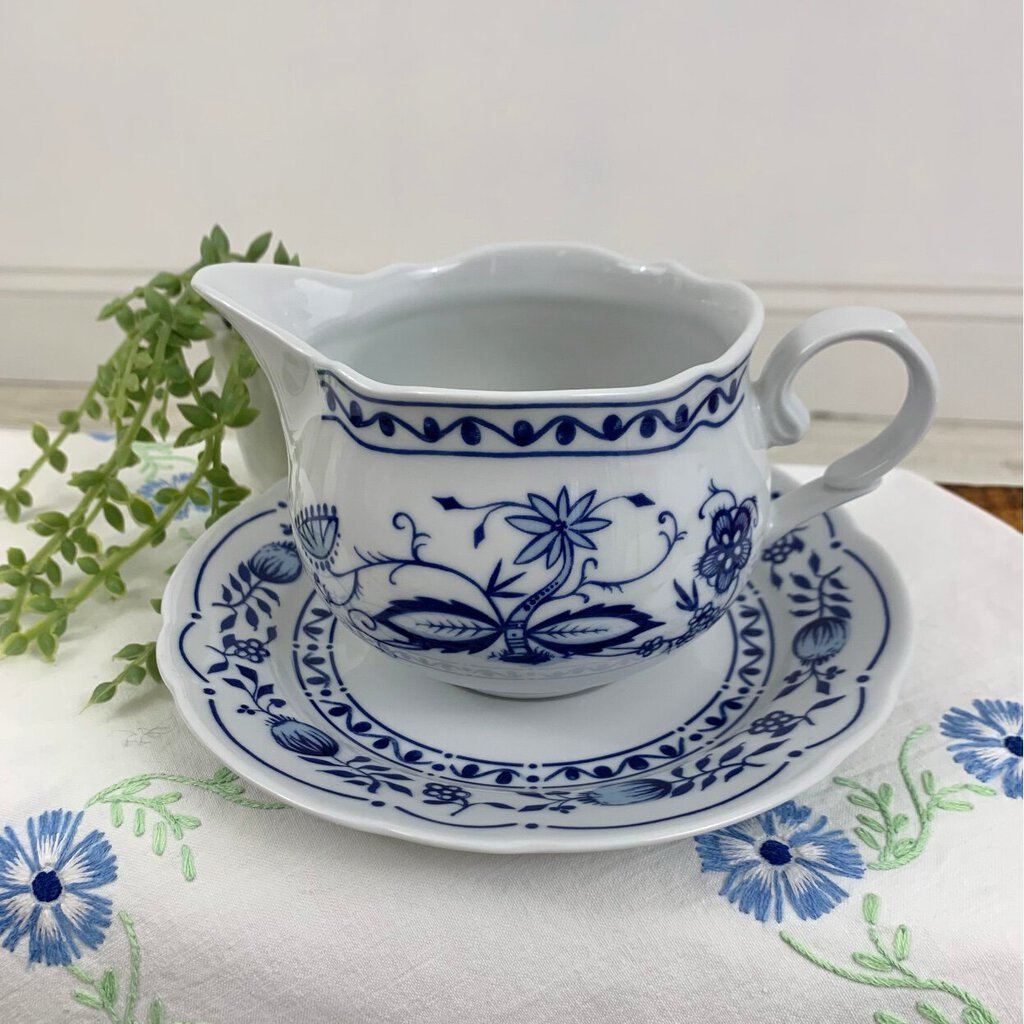 Zwiebelmuster Blue Onion by Kahla Gravy Boat and Underplate Blueware Made in GDR /cb