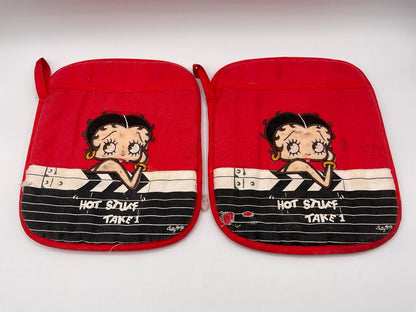 Betty Boop Lot - Salt & Pepper Shakers, Pot Holders, Ipsy Makeup Bag /sb