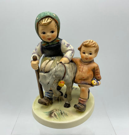 Vintage German Hummel “Homeward Bound” #334 1975 No Box /s