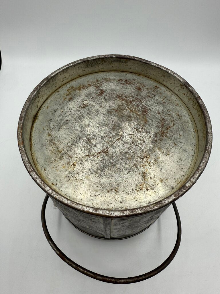 Vintage Metal Milk Jug 4 Quart 9” Tall Farmhouse /rw