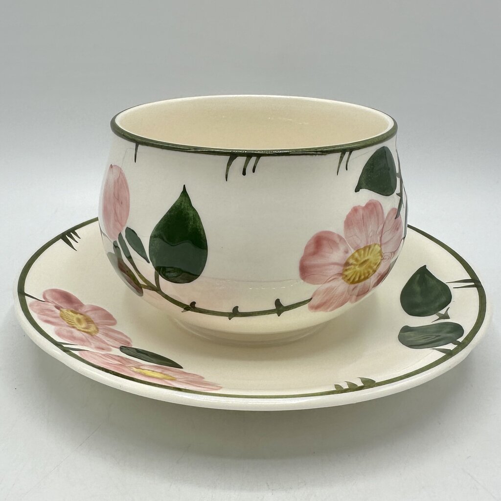 Villeroy & Boch Wild Rose Gravy Boat w/Attached Underplate Made In Germany /cb