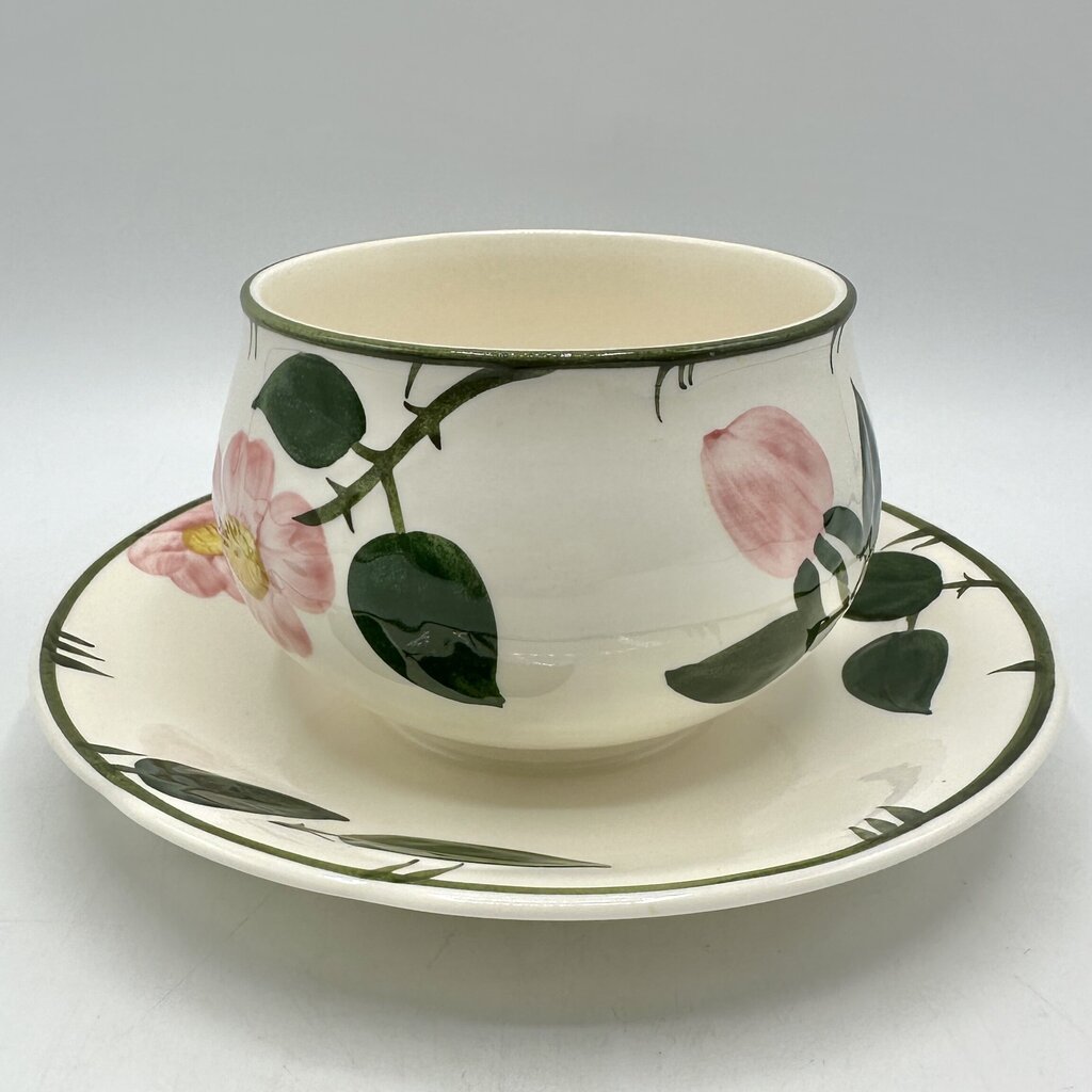 Villeroy & Boch Wild Rose Gravy Boat w/Attached Underplate Made In Germany /cb