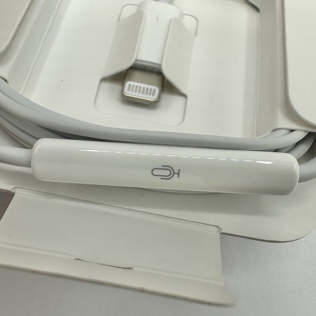 Apple OEM Wired EarPods w/Lightning Connector Plus Lightning to 3.5 mm Headphone Jack Adapter New Tested /cb