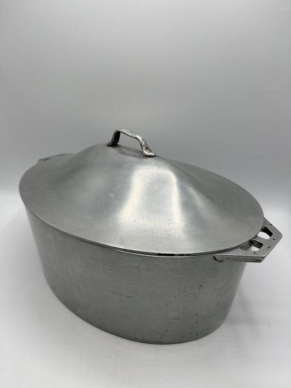 VTG Art Cast Heavy Ware Large Oval Dutch Oven /rw