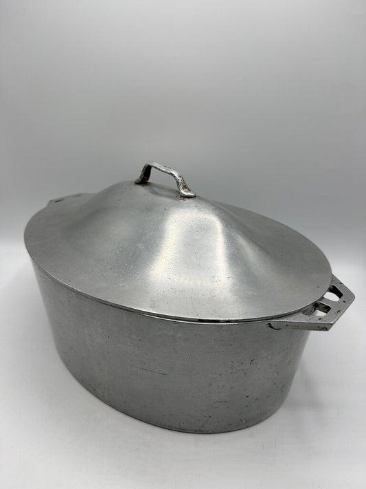 VTG Art Cast Heavy Ware Large Oval Dutch Oven /rw