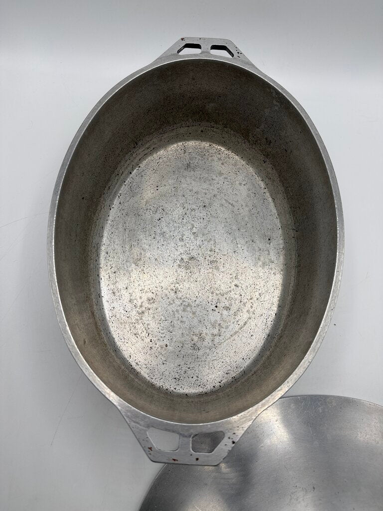 VTG Art Cast Heavy Ware Large Oval Dutch Oven /rw