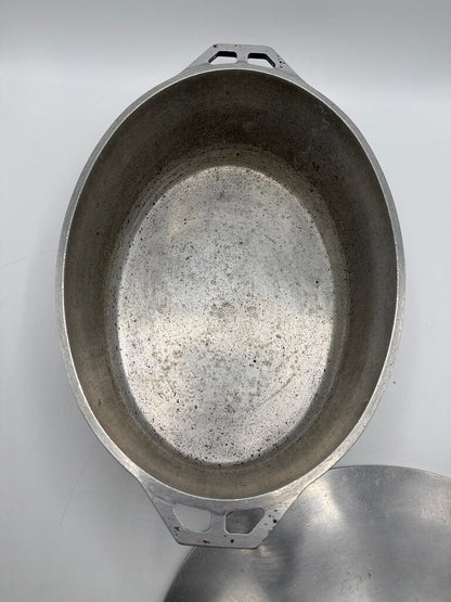 VTG Art Cast Heavy Ware Large Oval Dutch Oven /rw