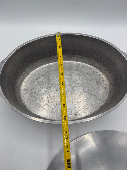 VTG Art Cast Heavy Ware Large Oval Dutch Oven /rw