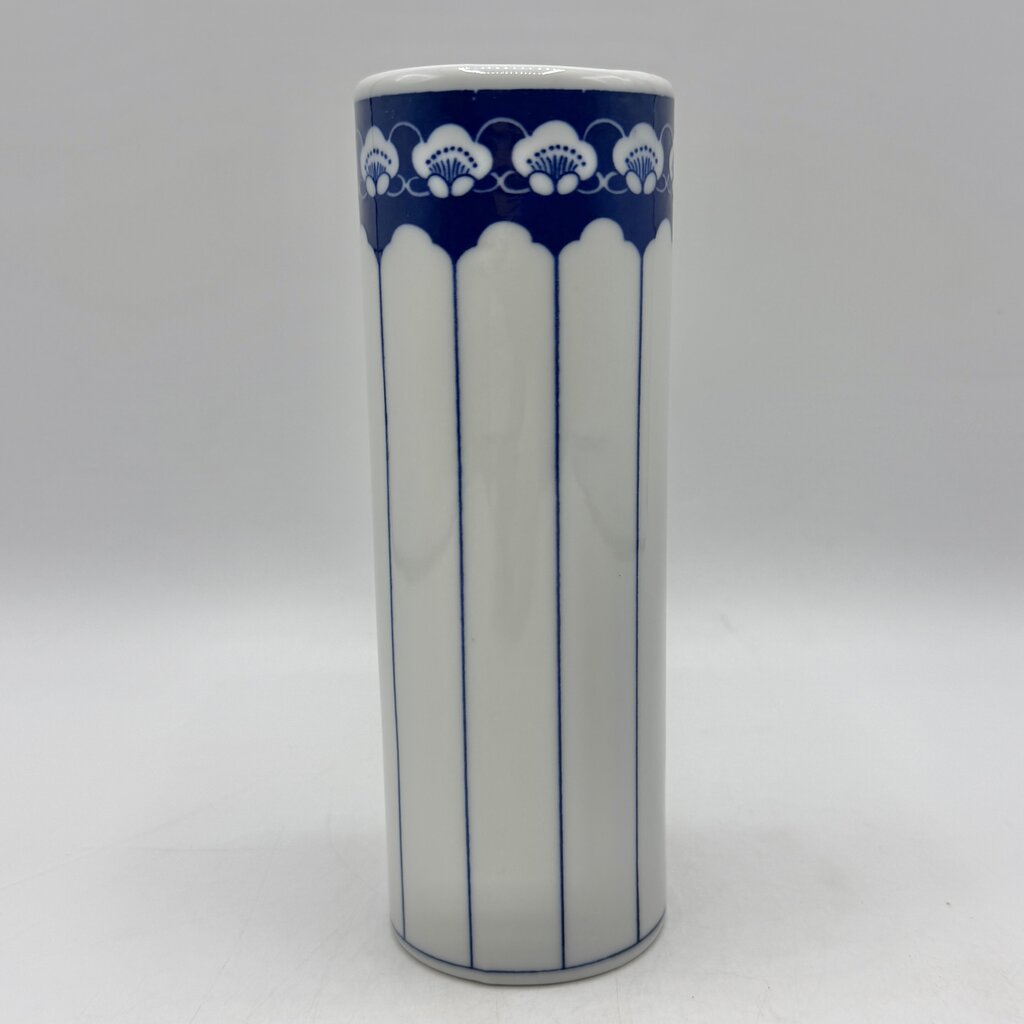 Vintage Takahashi San Francisco Blue & White Floral 6 1/2” Bud Vase /cb