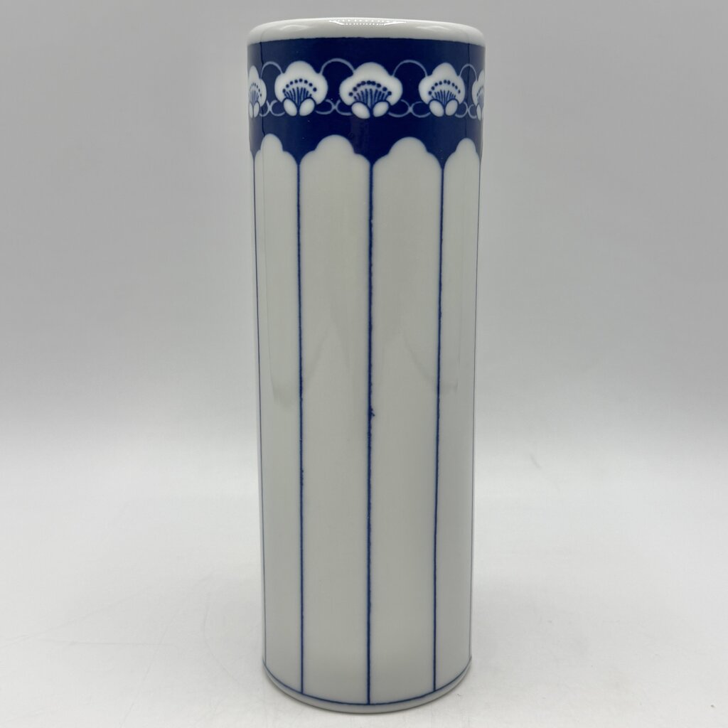 Vintage Takahashi San Francisco Blue & White Floral 6 1/2” Bud Vase /cb