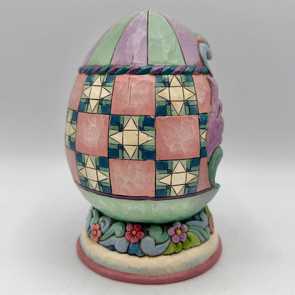 Jim Shore Heartwood Creek 2009 “Spring Love” Quilt Pattern Lighted Egg Diorama Bunny Couple /cb