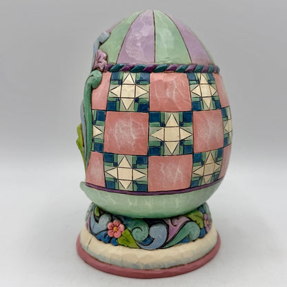 Jim Shore Heartwood Creek 2009 “Spring Love” Quilt Pattern Lighted Egg Diorama Bunny Couple /cb