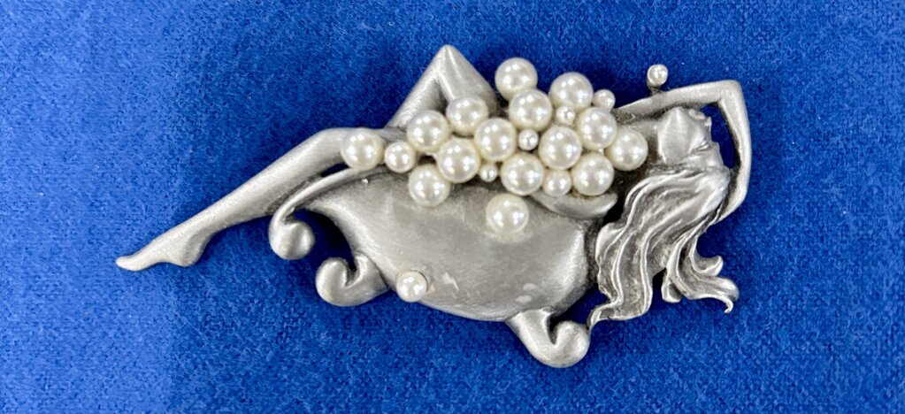 JJ Jonette Woman in Bubble Bath Faux Pearls Pewter Finish ‘j