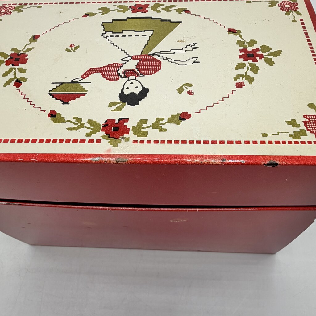 Vintage Stylecraft of Baltimore #815 Tin Recipe Box Needlepoint Lady Baking Apple Pie /cb