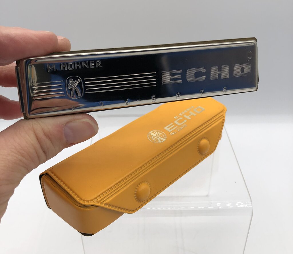 M. Horner Echo 2209 C Harmonica w. Case /b
