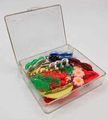 Lot of 1960’s Child’s Novelty Barrettes w/ Case ~ 22pc /b