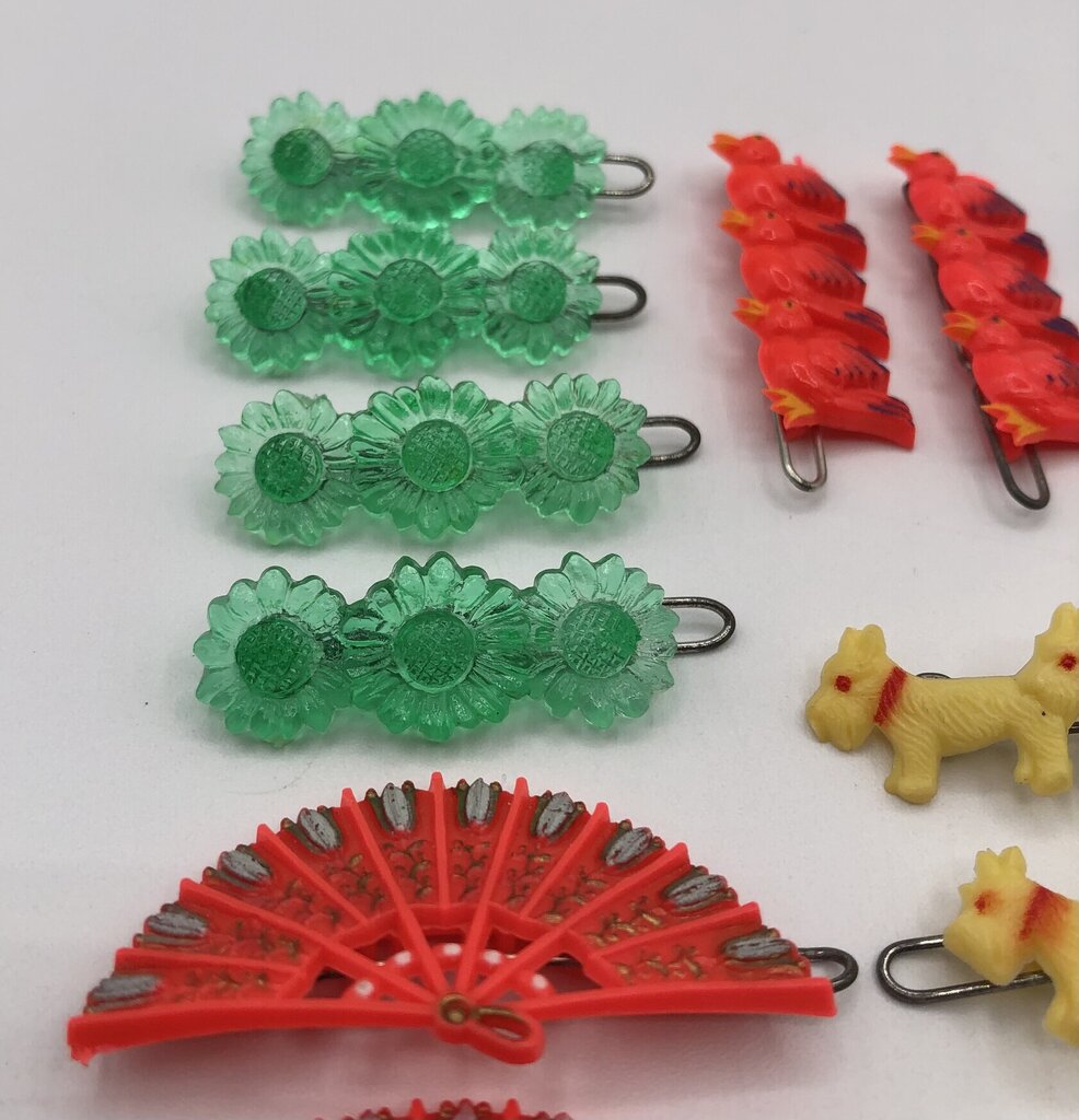 Lot of 1960’s Child’s Novelty Barrettes w/ Case ~ 22pc /b