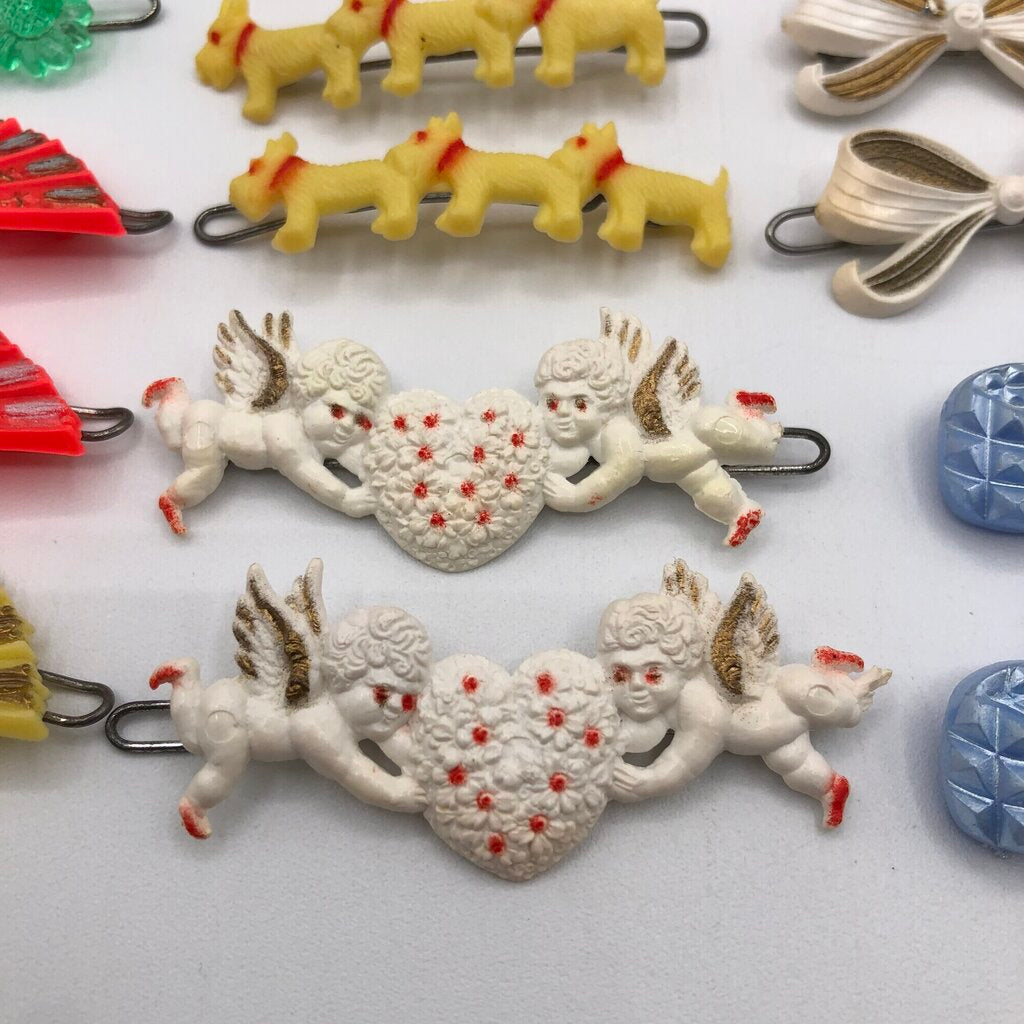 Lot of 1960’s Child’s Novelty Barrettes w/ Case ~ 22pc /b