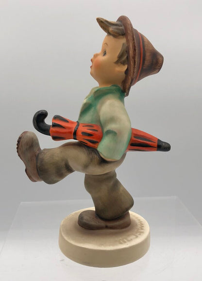 Vtg Goebel W. Germany Hummel “Happy Traveler” #109 Porcelain Figurine /b