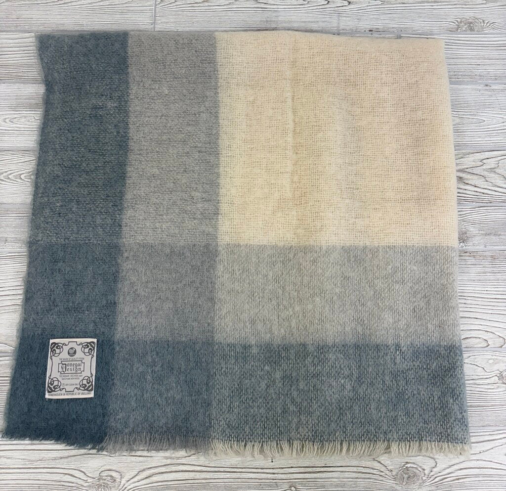 Vtg. Handwoven Donegal Mohair & Wool Throw Made in Ireland /j