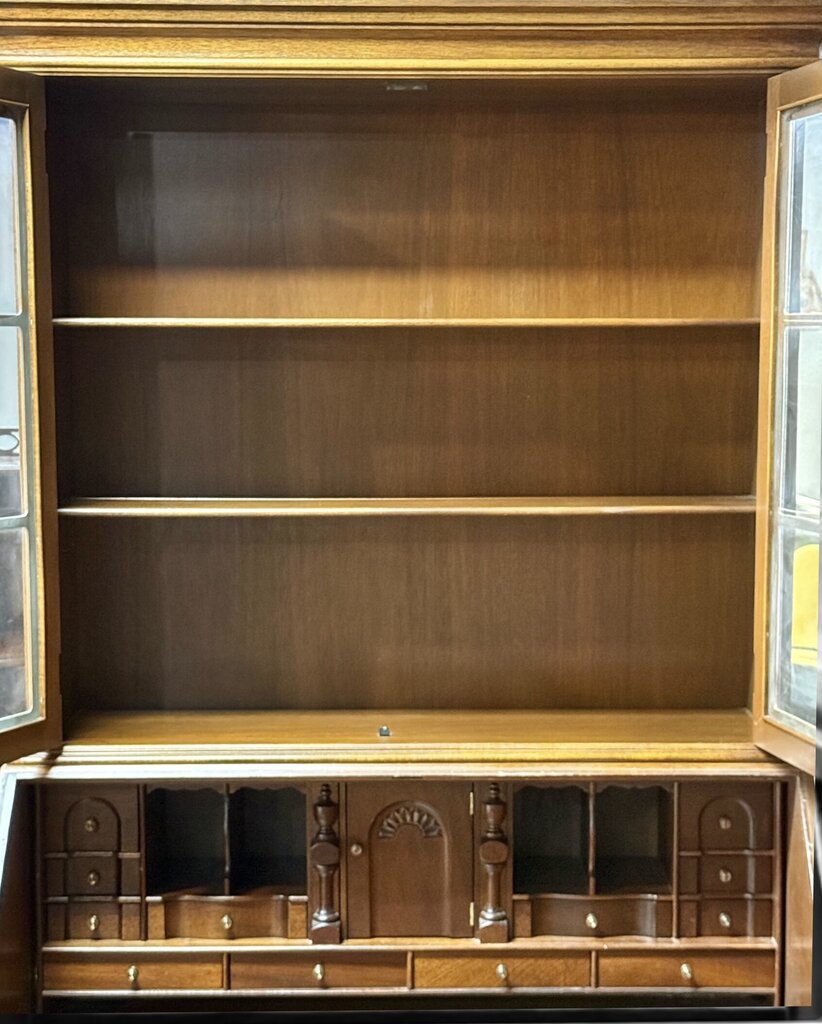 Maddox of Jamestown Hutch With Bubble Glass Doors