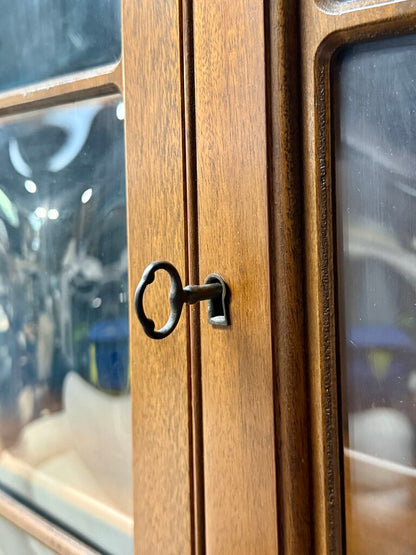 Maddox of Jamestown Hutch With Bubble Glass Doors
