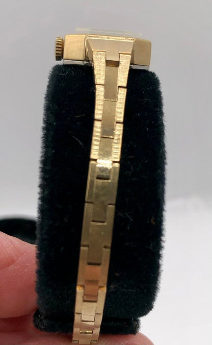 Vtg Waltham Ladies Quartz Watch/ Petite Fit /b