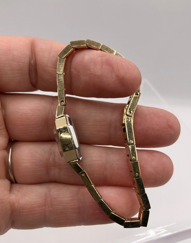 Vtg Waltham Ladies Quartz Watch/ Petite Fit /b
