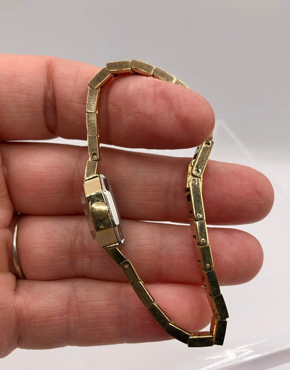 Vtg Waltham Ladies Quartz Watch/ Petite Fit /b