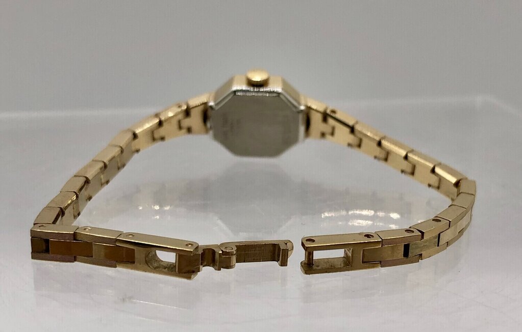 Vtg Waltham Ladies Quartz Watch/ Petite Fit /b