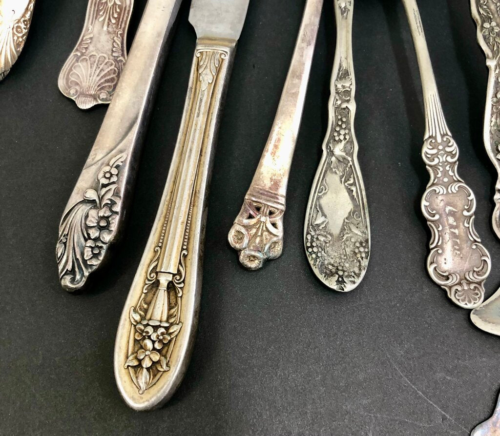 Eclectic 32pc Lot of Antique & Vintage Silver Plate Flatware /b