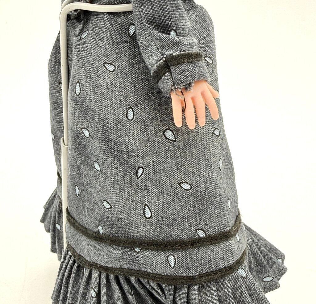 VTG 75th Anniversary Wizard of Oz Miss Gulch w/ Metal Bike & Toto