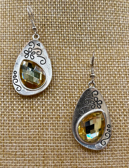 Statement Necklace & Earrings Set Silver-toned with Faceted Yellow Details /j