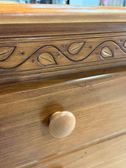 Oak Leaf Trim 7 Drawer Long Dresser