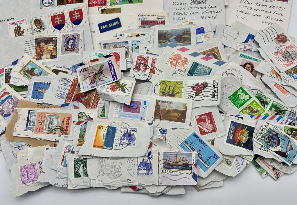 Lot of 200+ Vtg. International Stamps & Covers /j
