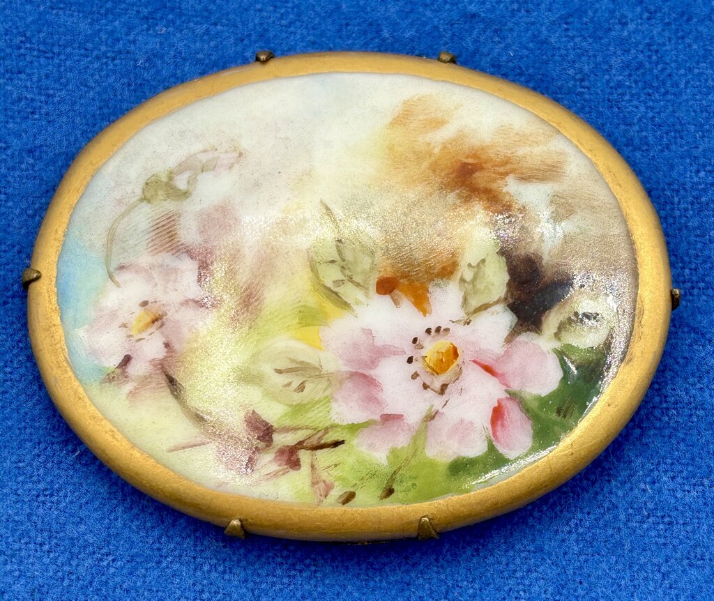Antique Victorian/Edwardian Hand-Painted Porcelain Brooch /j