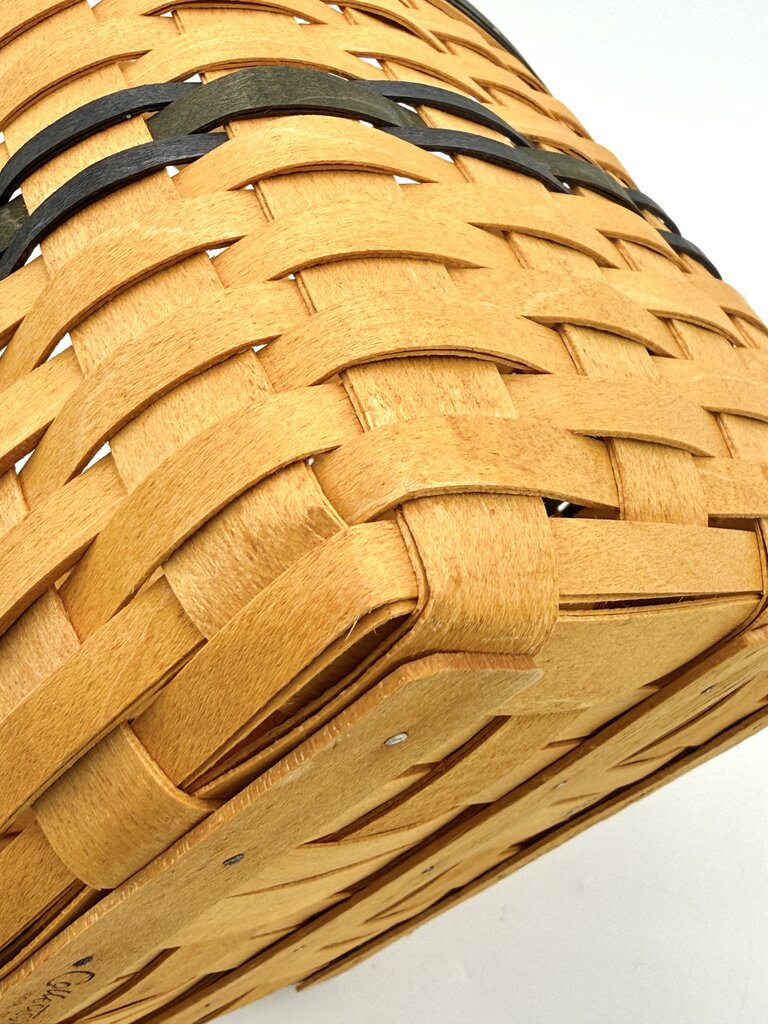 Longaberger 1998 Collectors Club Woven Picnic Basket w/ Wood Lid & Handle