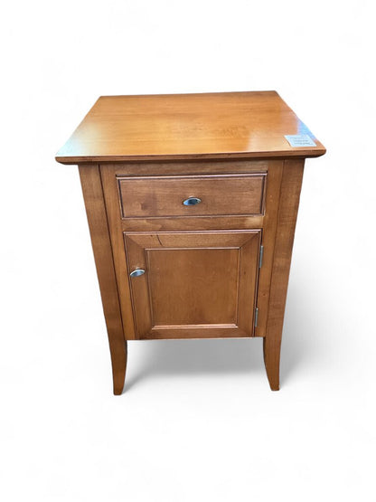 Leisters Furniture Nightstand