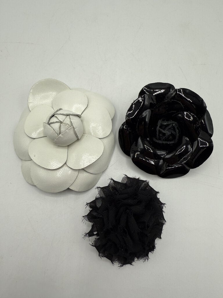 VTG Handcrafted Flower Brooch/Pin Black White Leather Fabric /ro