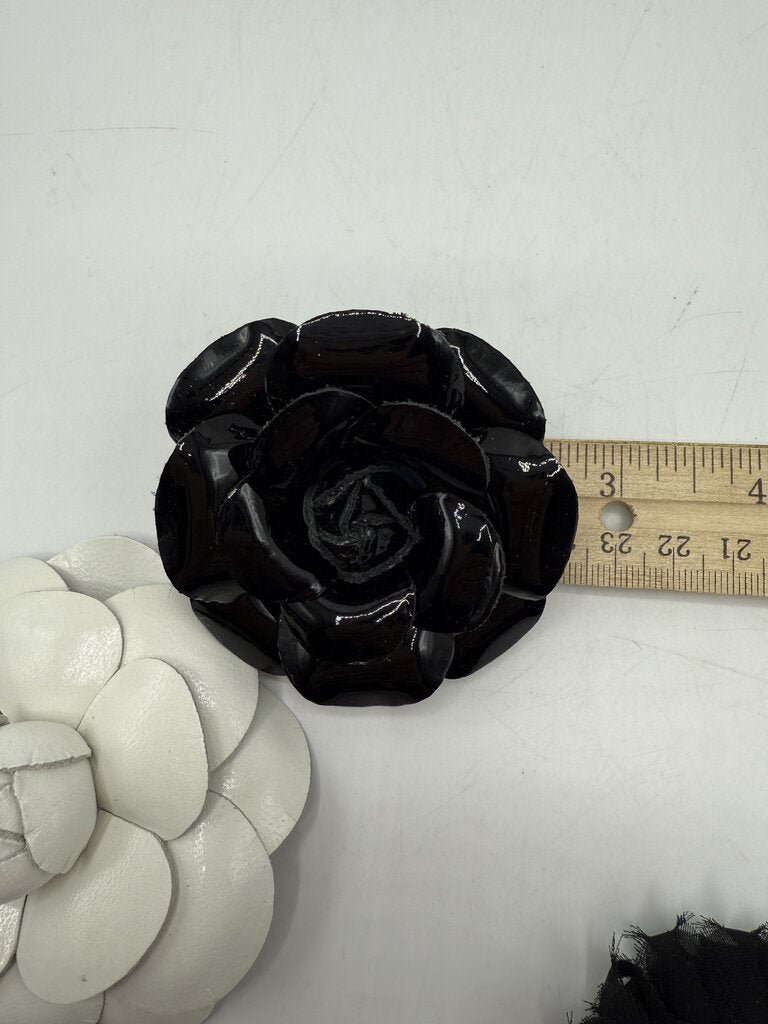 VTG Handcrafted Flower Brooch/Pin Black White Leather Fabric /ro