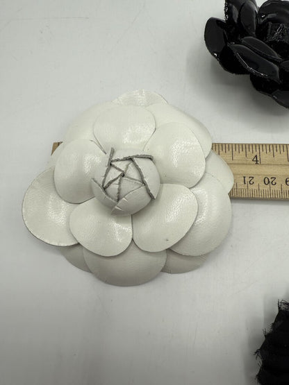 VTG Handcrafted Flower Brooch/Pin Black White Leather Fabric /ro