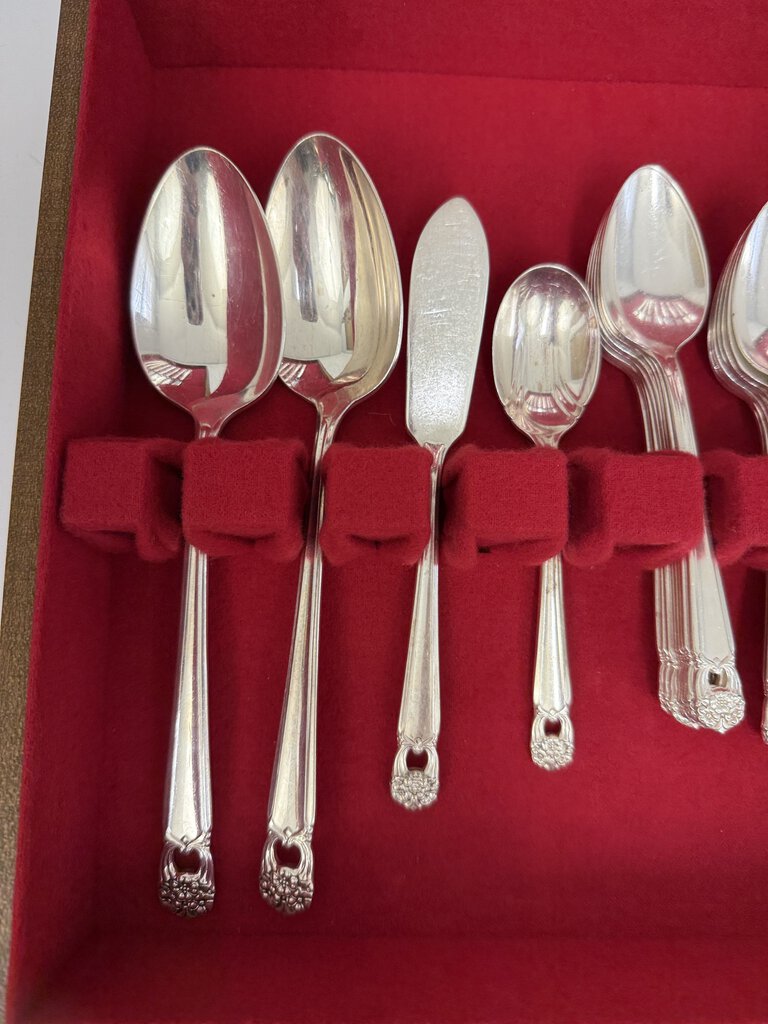 1847 Rogers Bros. Silver Plate Flatware 52 pcs. Eternally Yours /rw