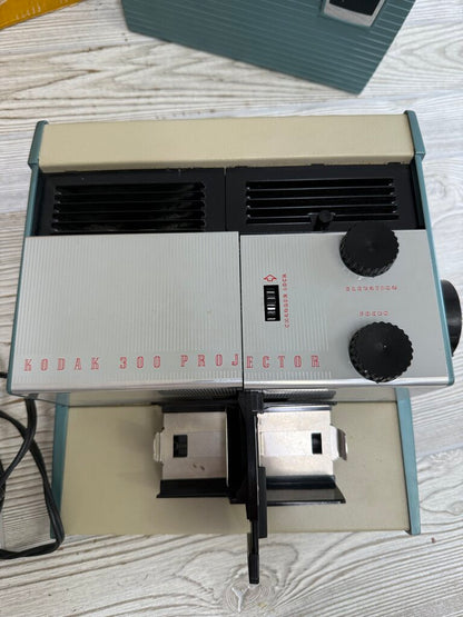 Vintage Kodak 300 Slide Projector in Aqua Blue Tested, Works /rw