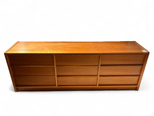 9 Drawer dresser