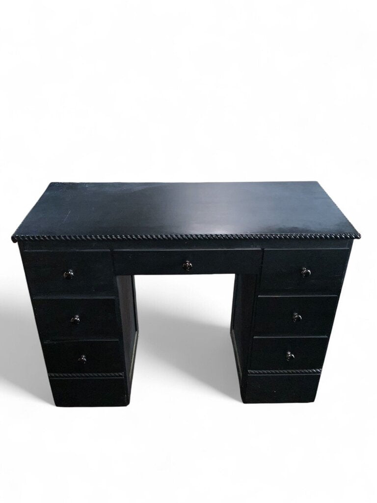 Black Desk