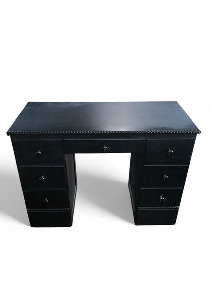 Black Desk