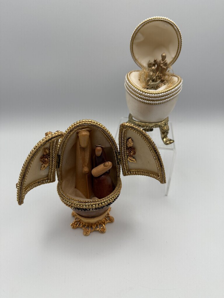 Vintage 2 Nativity Eggs Music Box Silent Night Christmas /ro