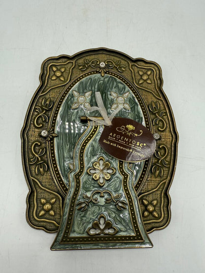Argentine SC Photo Frame w/ Swarovski peridot green Crystal 3.5” x 5” Vertical /ro